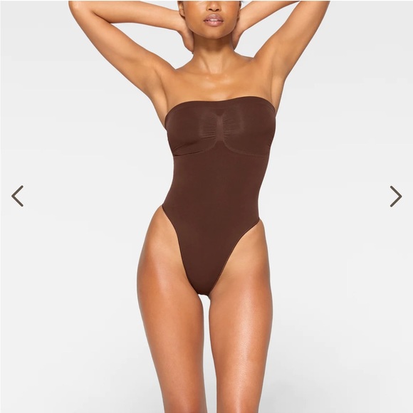 SKIMS Seamless Sculpt Strapless Thong Bodysuit Cocoa Size Small removable straps - Picture 2 of 5